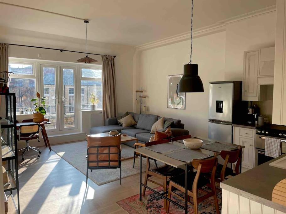 Stylish City-Centre Apartment With Balcony ลิเวอร์พูล ภายนอก รูปภาพ
