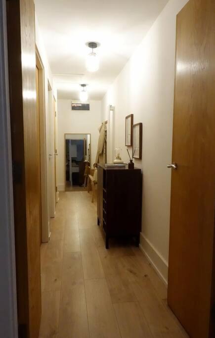 Stylish City-Centre Apartment With Balcony ลิเวอร์พูล ภายนอก รูปภาพ
