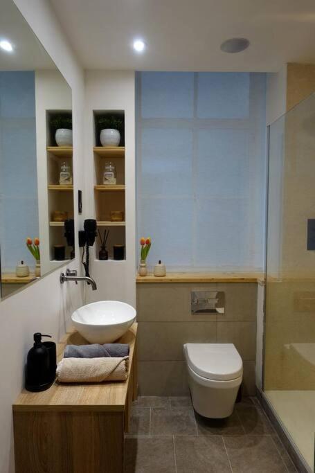 Stylish City-Centre Apartment With Balcony ลิเวอร์พูล ภายนอก รูปภาพ